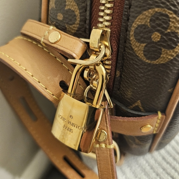 Louis Vuitton Boite Chapeau MM Crossbody Bag - Picture 2 of 14